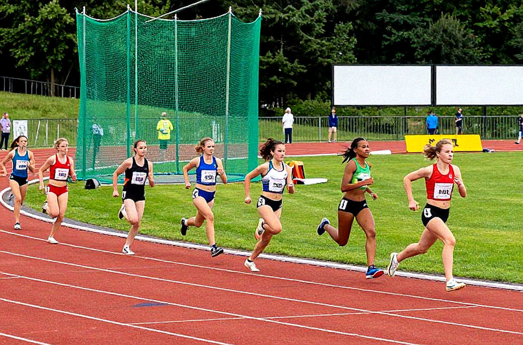 Amy Hunt hoàn thành 22.16 giây ở Diamond League, duy trì phong độ mạnh mẽ trước cuộc đua 100m và Budapest