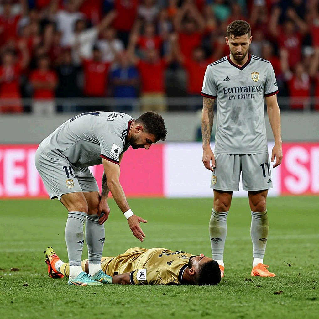 Raphinha đá trung phong: Barcelona tái chế ngôi sao thay vì mua ngôi sao