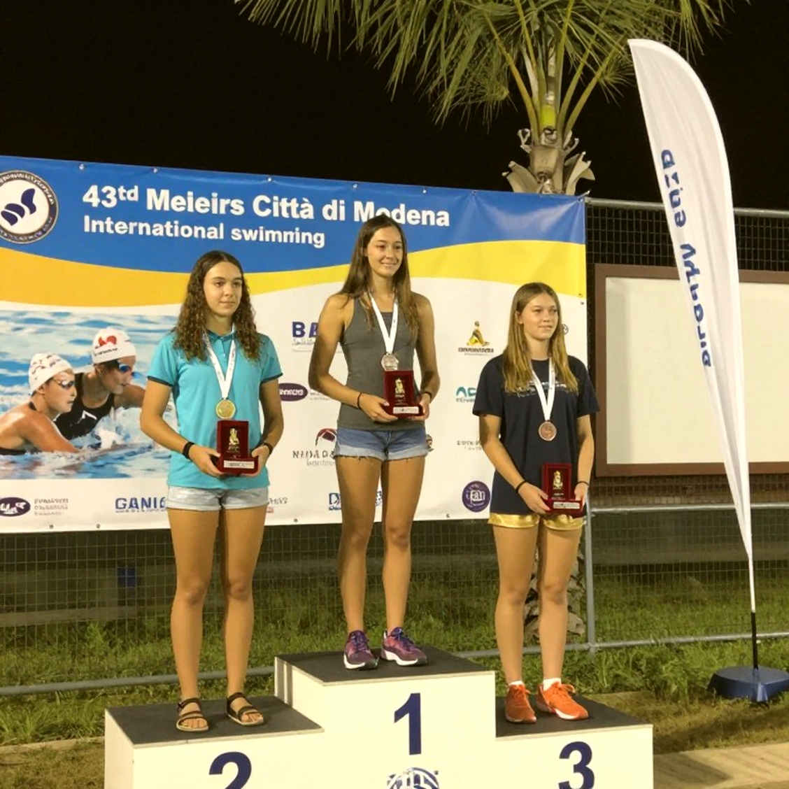 Kennedi Dobson phá kỷ lục SEC 500 yard tự do 4:30.48: Kỷ lục được viết ở 50 yard đầu tiên