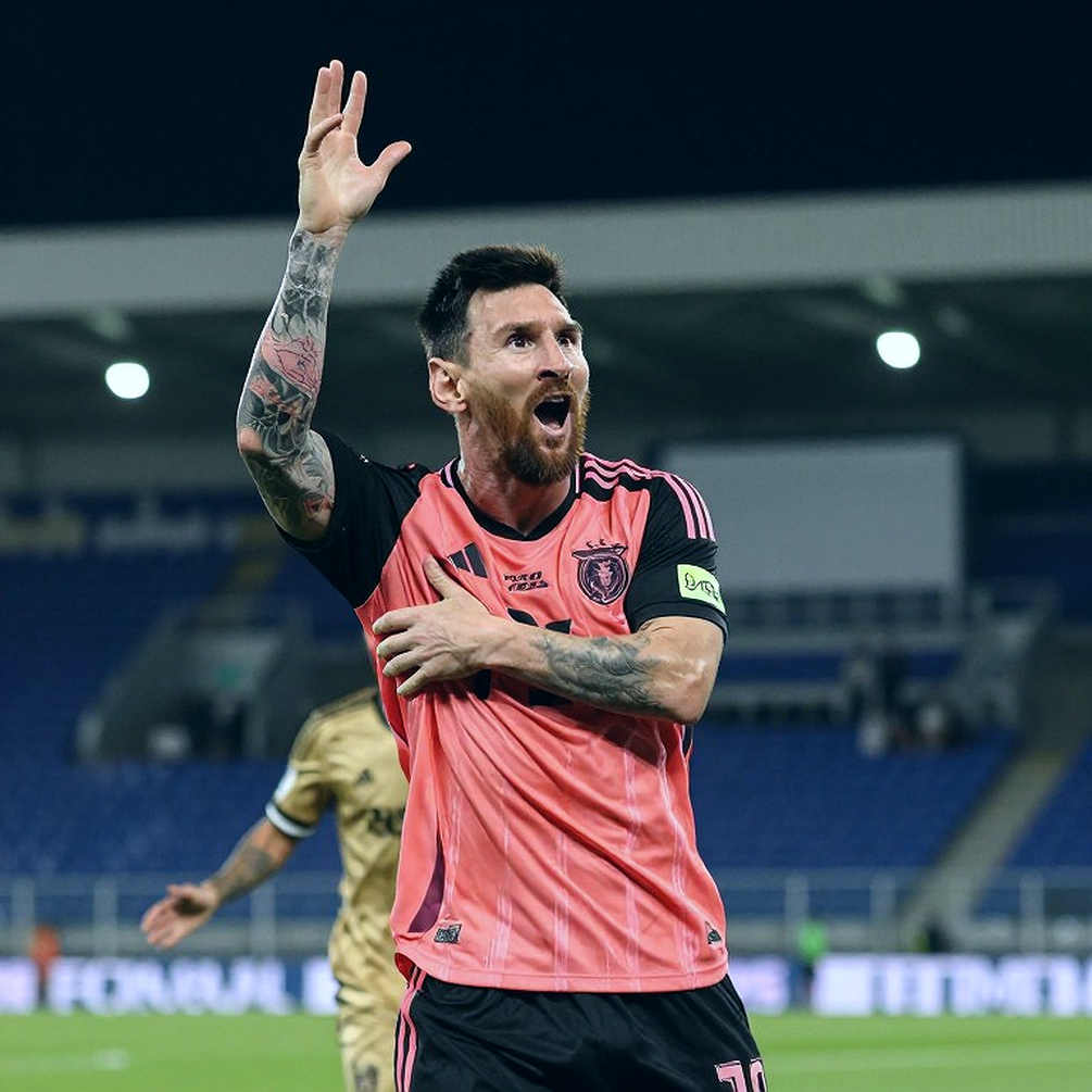 Đêm Ở Barcelona, Một Người Bạn Cũ Nói Câu Thay Đổi Tất Cả